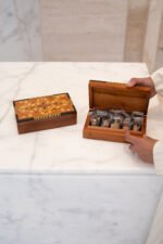 ⁦صندوق خشب عرعر (معبأ بتمر محشي)⁩ - الصورة ⁦2⁩