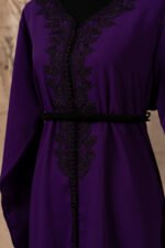 ⁦قفطان مغربي بلون بنفسجي⁩ - الصورة ⁦2⁩