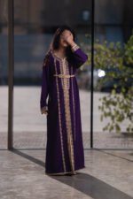 قفطان مغربي بلون بنفسجي