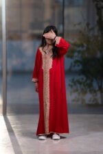 ⁦قفطان مغربي بلون أحمر غامج⁩ - الصورة ⁦3⁩