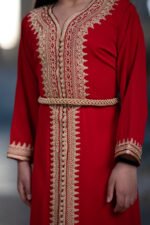 ⁦قفطان مغربي بلون أحمر غامج⁩ - الصورة ⁦4⁩